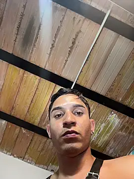 Angel_latinboy: διαδικτυακό σόου στην κάμερα