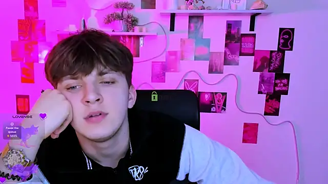 Chatroom XXX en direct de travis_wolf_