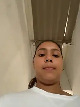 Chatroom XXX en direct de Baby_morena12