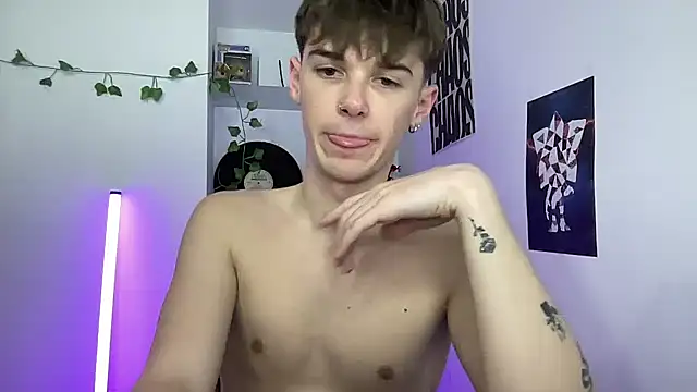 Pokazy przed kamerką – YourMilkyGuy