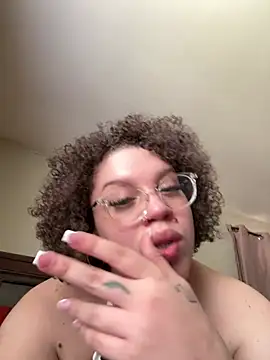 QueenNuttCollector Adlı Modelin Canlı XXX Sohbeti