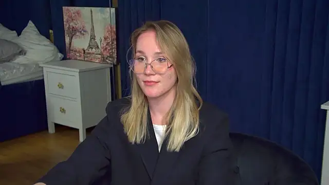 ElaraVoltage: онлайн-секс-чат