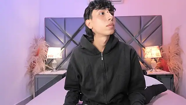 Milan_LewisS Webcam Show