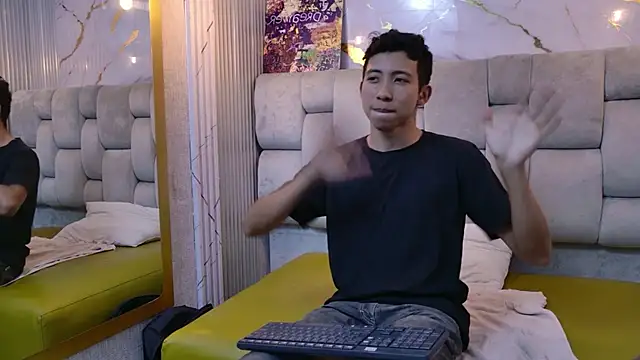 MOgekobig19 webcam show