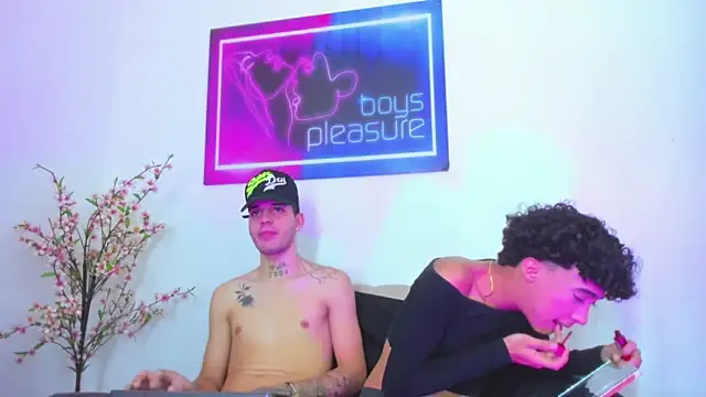 Pleasure_boys_hot Webcam Show