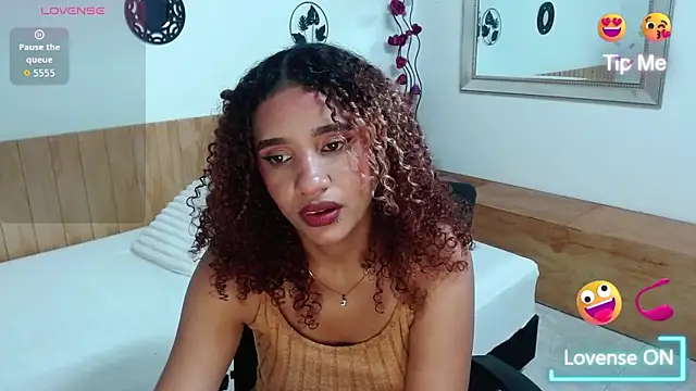 Alice_Grinnerk élő XXX-chatje