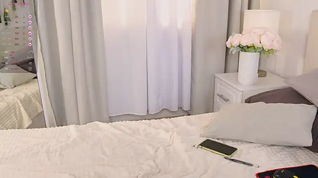 LeelooYolo's Webcam Show