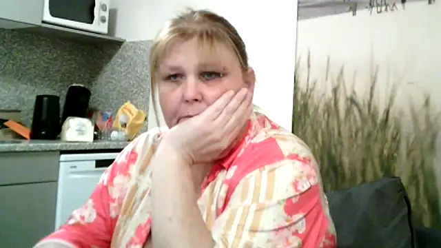 Sylviastar46 live XXX chat