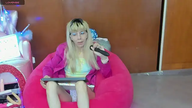 Skinygirl's Webcam Show