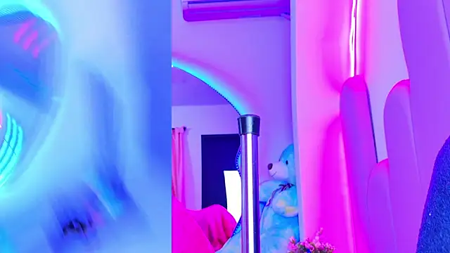 NathaxaLeans Chat XXX in diretta