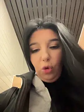 Tisha_Busty Adlı Modelin Canlı XXX Sohbeti