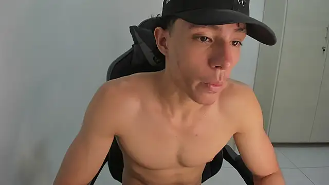 enzo_sloran's Live XXX Chat