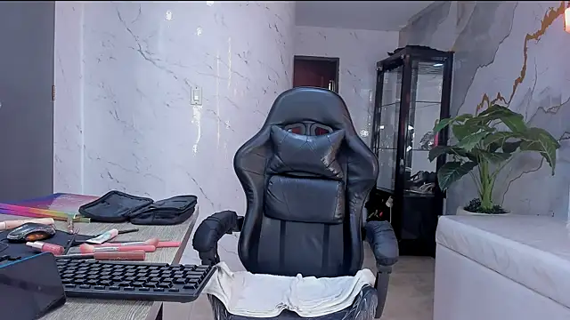 Онлайн чат XXX Qetsyah_tf