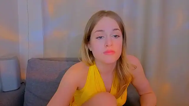 AnneRiver Adlı Modelin Canlı XXX Sohbeti