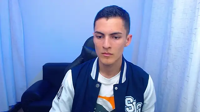 Matiius18's Live XXX Chat