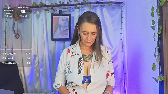 LeanaMaturee 即時 XXX 聊天