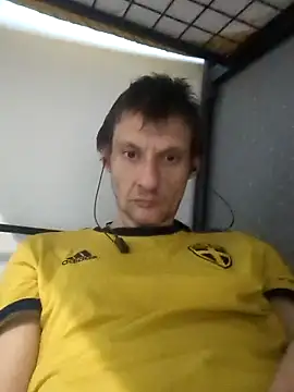 maciej's Live XXX Chat