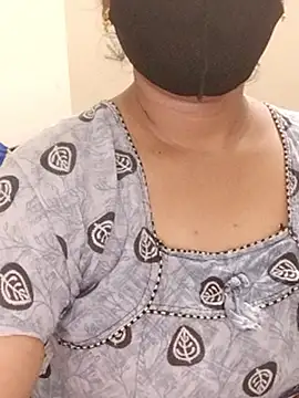 Sexynageena Adlı Modelin Canlı XXX Sohbeti