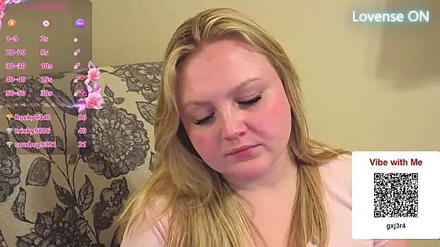 PhatAssBlond Show in webcam