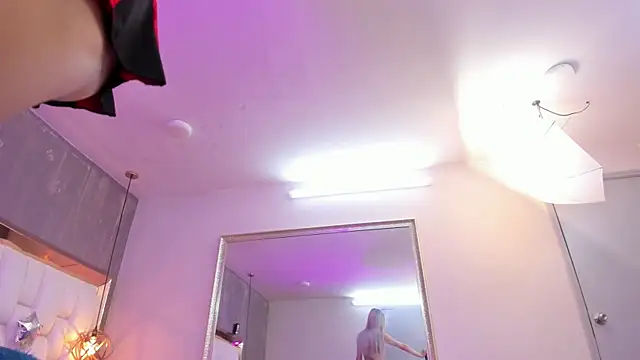 Foxxy_Doll Show in webcam