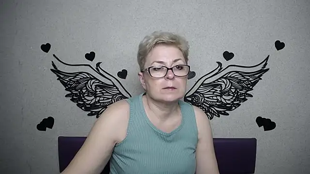 EmiliaGree Adlı Modelin Canlı XXX Sohbeti