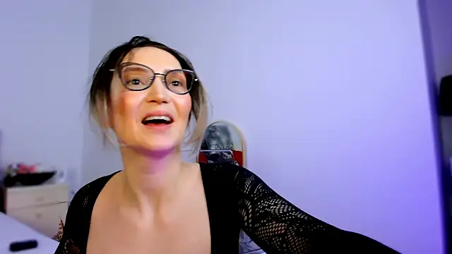 CharmingAnnie Adlı Modelin Canlı XXX Sohbeti