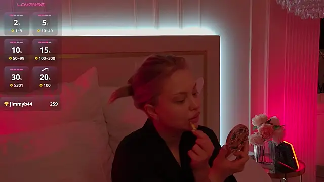 MollyHilton Live XXX-Chat