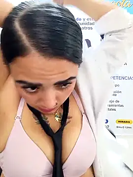 MAYE__13 Show Webcam