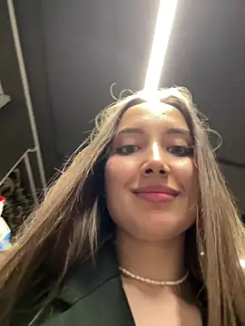 ICrazyOneIRLのライブXXXチャット