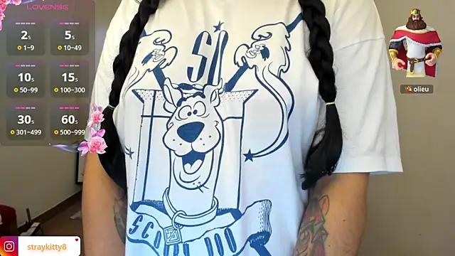 Pokazy przed kamerką – LoveLyy-