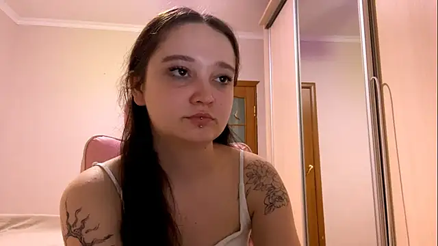 TrulaPhay Adlı Modelin Canlı XXX Sohbeti