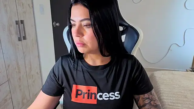 Victoryyy_ Adlı Modelin Canlı XXX Sohbeti