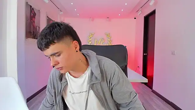 Онлайн чат XXX BenitoSaenz