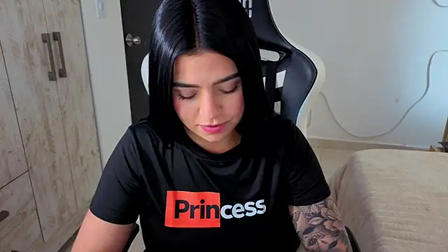 Chatroom XXX en direct de Victoryyy_