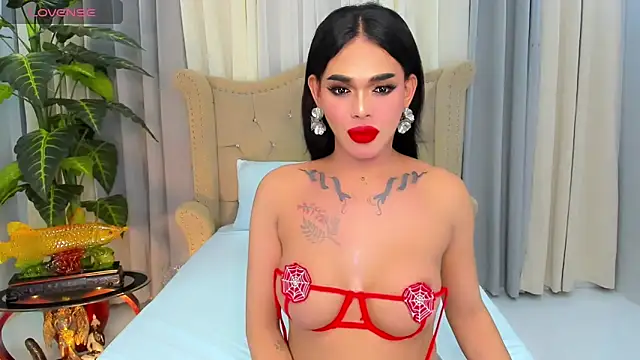 MochaliciousTransOnTop Show Webcam