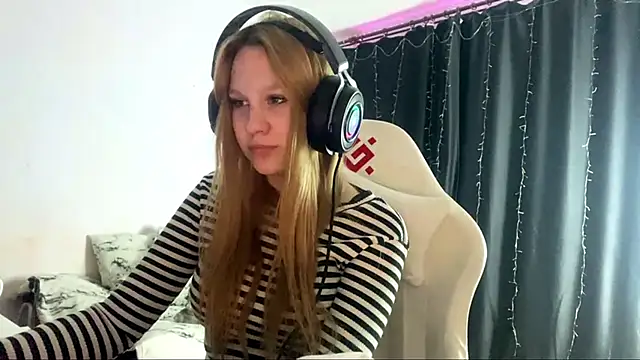 axin_burnell's Live XXX Chat