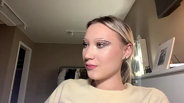 VibeAnna Chat XXX in diretta