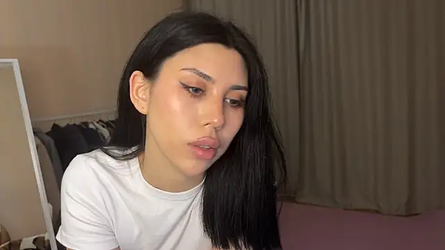 EmmmyLee Adlı Modelin Canlı XXX Sohbeti