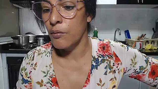 kateleyagrey Chat XXX in diretta