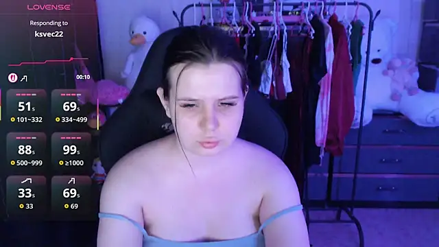 AmyVibess Chat XXX in diretta