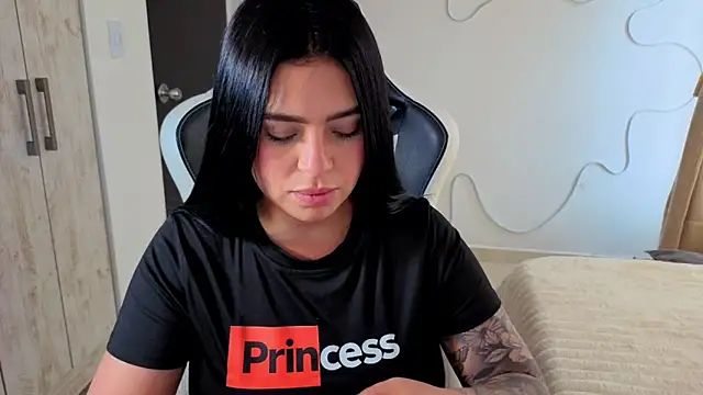 Victoryyy_ Live XXX-chat