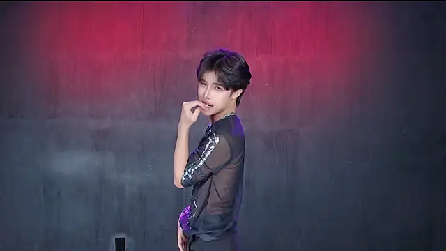 Show modela Queen-Vibe na web-kameri