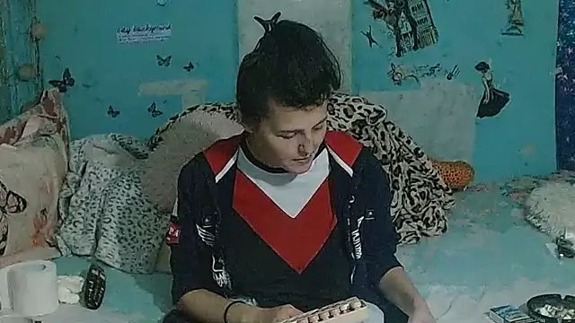 brighteyes77 Adlı Modelin Canlı XXX Sohbeti