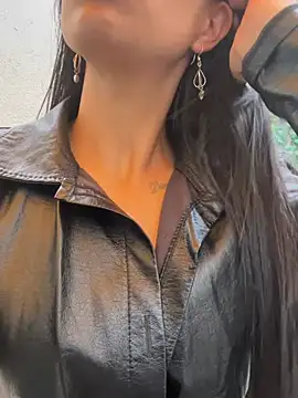 Astrid-- Chat XXX live