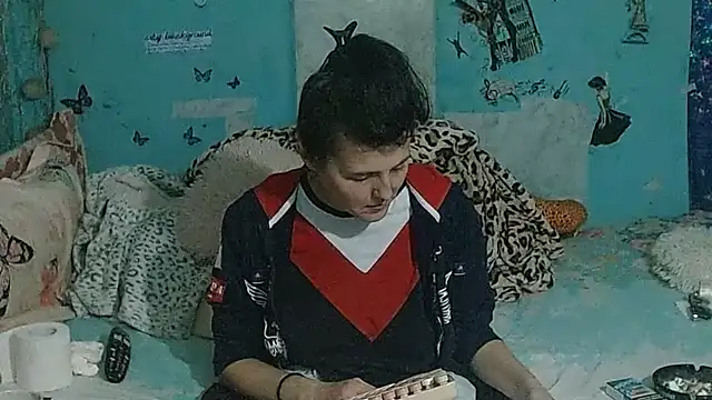 brighteyes77 Adlı Modelin Canlı XXX Sohbeti