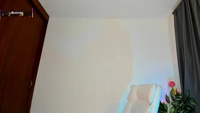 Silvanna-Moree: онлайн-секс-чат