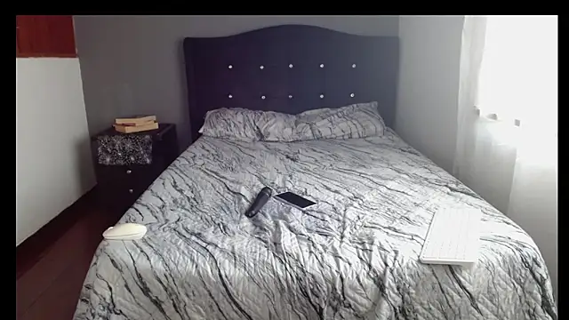 Emilia_1995's Live XXX Chat