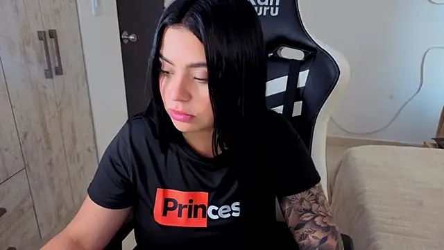 Victoryyy_ Adlı Modelin Canlı XXX Sohbeti