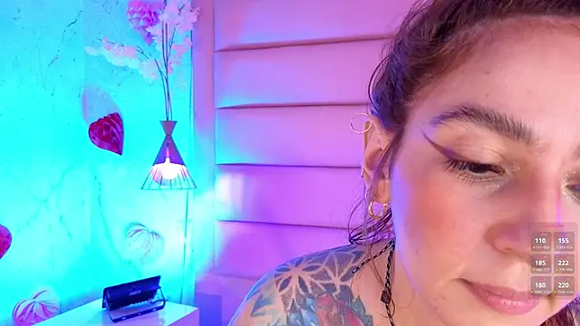 Evangelyne_1's Webcam Show