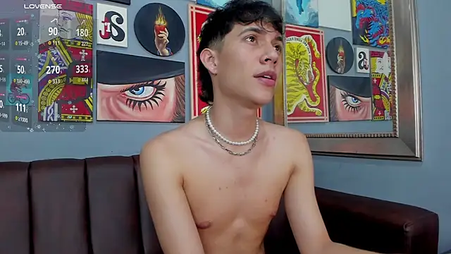 AronTawers' Live XXX Chat